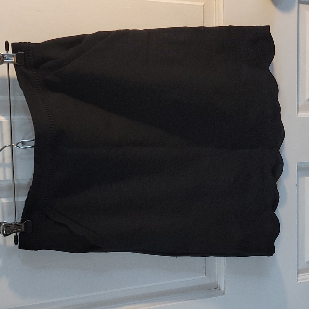 Short black skirt with scalloped hem